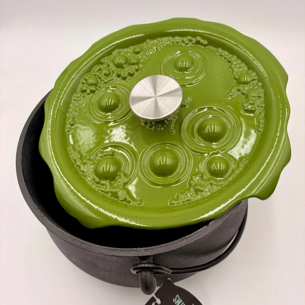 Smith & Clark 6QT Pre-Seasoned Cast Iron Cauldron Green Bubbling Lid Halloween